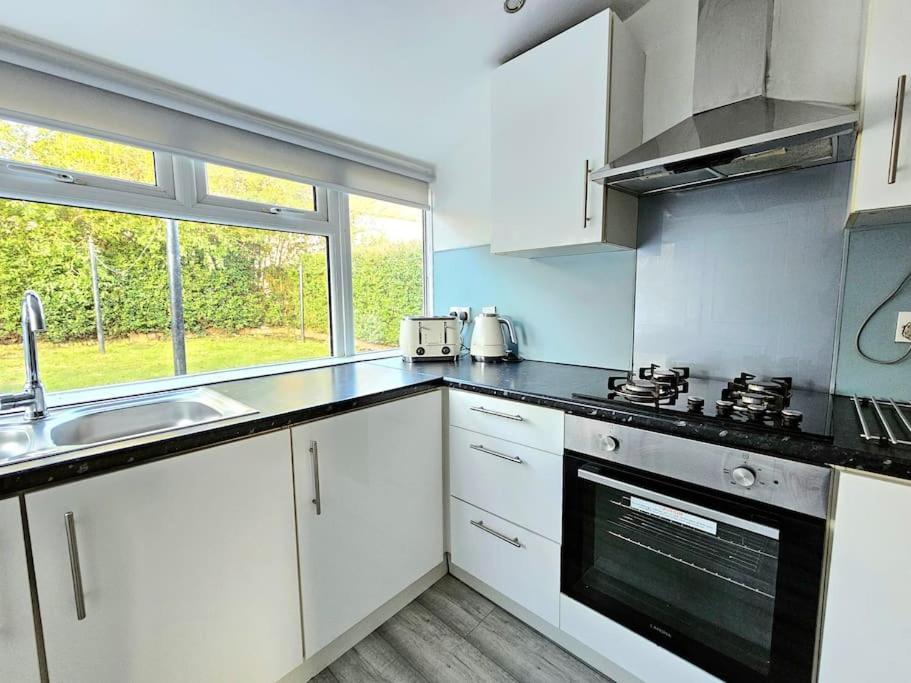 Spacious Haven With Free Parking Glasgow Extérieur photo