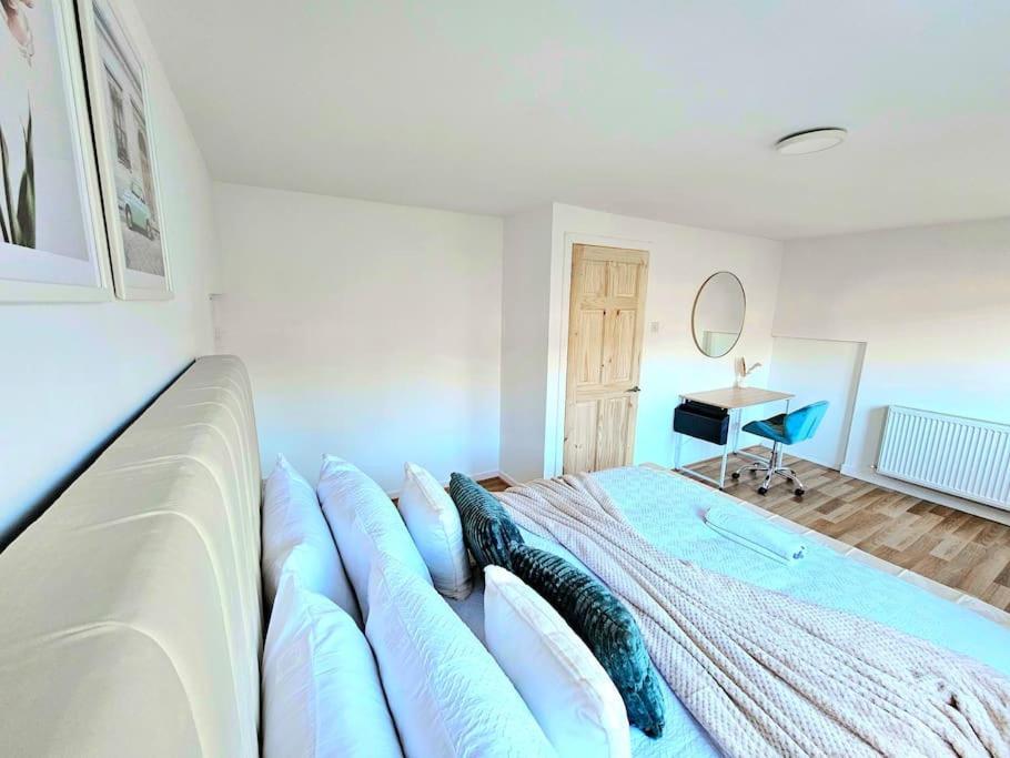 Spacious Haven With Free Parking Glasgow Extérieur photo