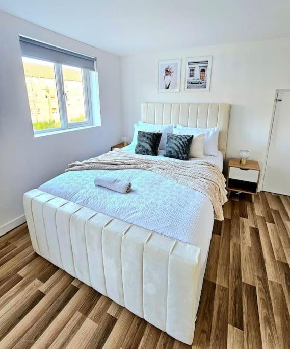 Spacious Haven With Free Parking Glasgow Extérieur photo