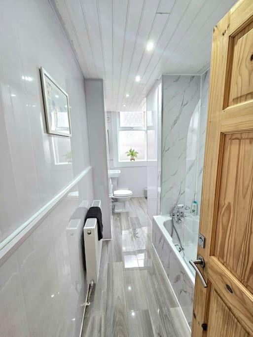 Spacious Haven With Free Parking Glasgow Extérieur photo