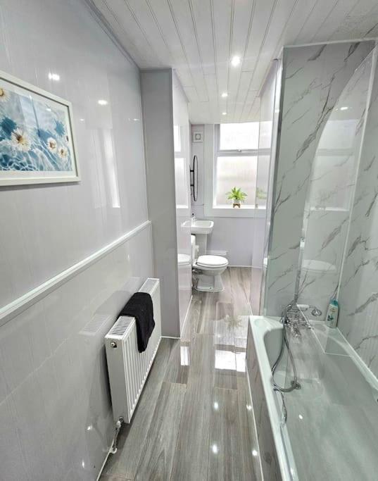 Spacious Haven With Free Parking Glasgow Extérieur photo
