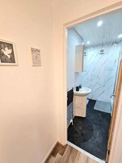 Spacious Haven With Free Parking Glasgow Extérieur photo
