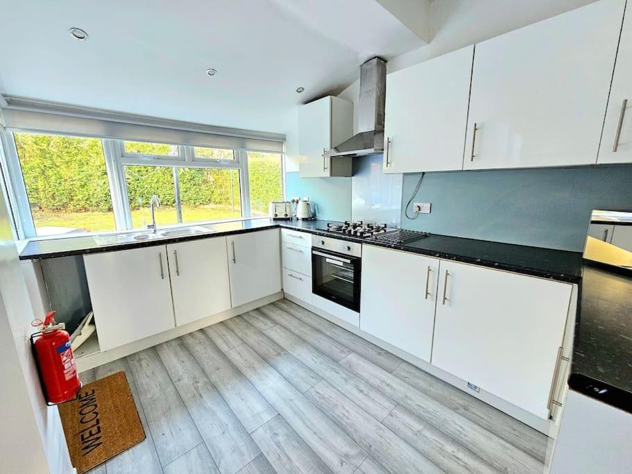 Spacious Haven With Free Parking Glasgow Extérieur photo