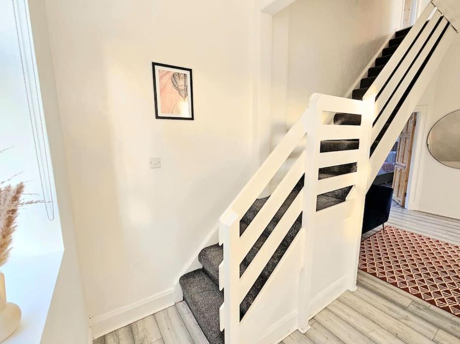 Spacious Haven With Free Parking Glasgow Extérieur photo