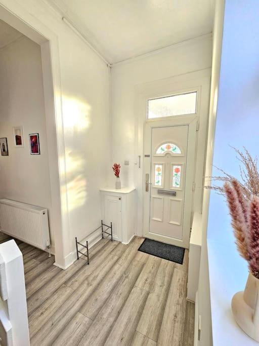 Spacious Haven With Free Parking Glasgow Extérieur photo